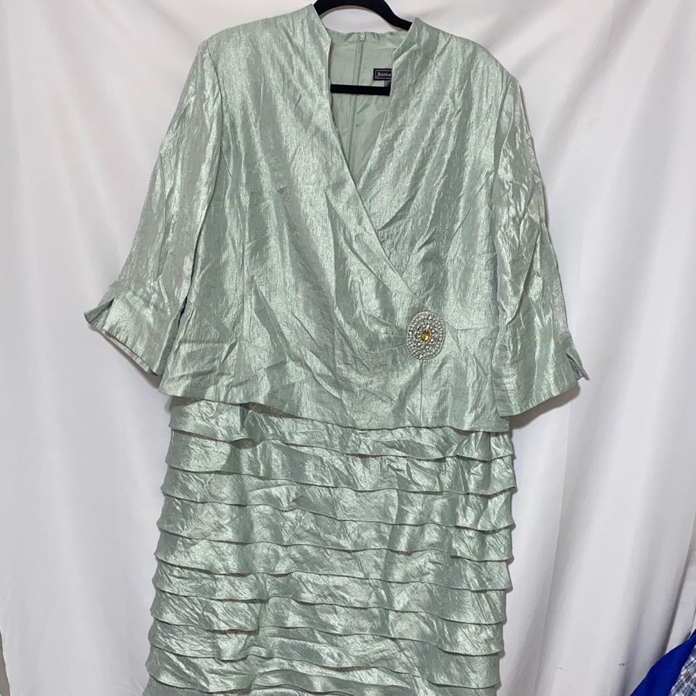 JESSICA HOWARD WO SIZE 20 SOFT SAGE GREEN FAUX WRAP BROOCH‎ ACCENT RUFFLED SKIRT
